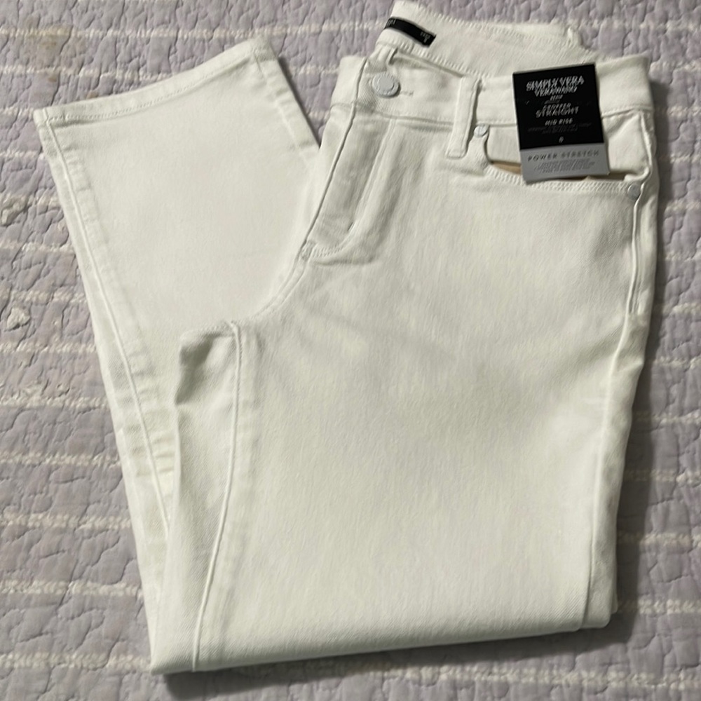 Vera Wang soft white power stretch denim. Size 8. Never worn.
